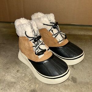 SOREL Kids Out n About Chillz Boots